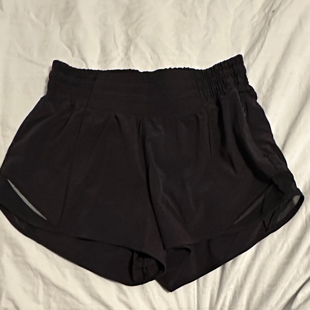 lululemon athletica Black Hotty Hot 2.5” shorts